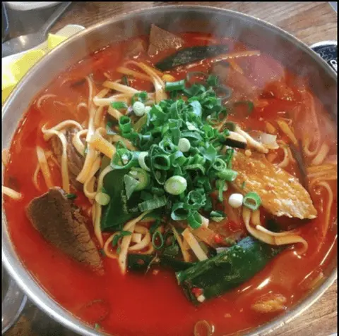 Spicy Beef Noodle Soup (YukGeaJang KalGukSu)