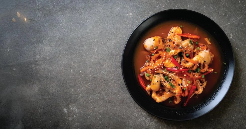 Street Food vs Restaurant Spicy Squid: How the Experience Differs?