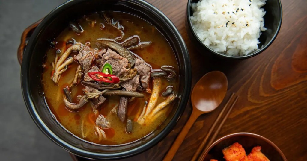 A Complete Guide to Enjoying Beef Brisket Soup at a Korean Restaurant